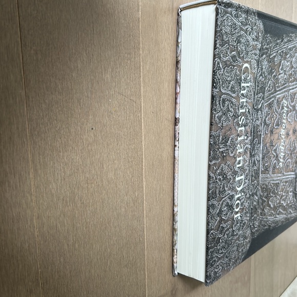 Christian Dior Large Coffee table book. - Picture 8 of 11